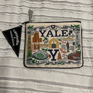 YALE Collegiate Pouch